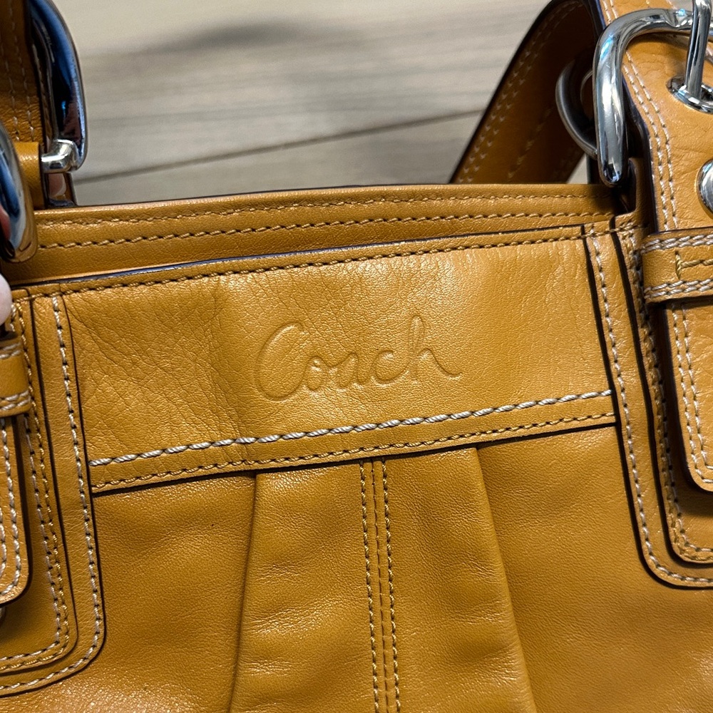 Coach Soho Pleated Buckle Leather Camel shoulder bag - Picture 9 of 13